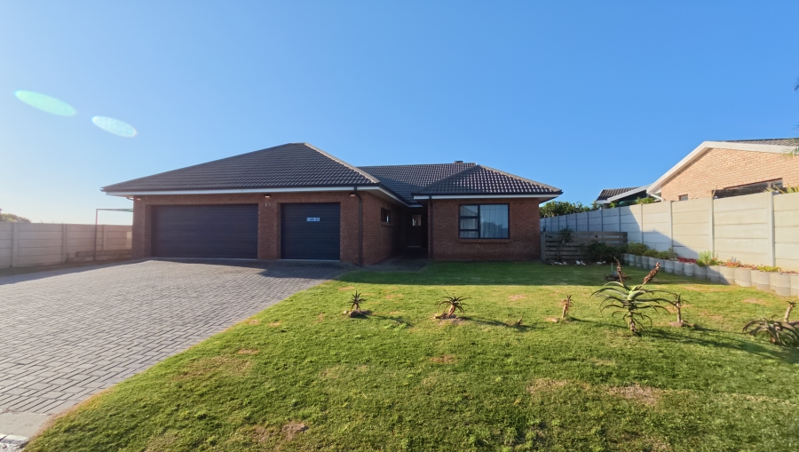 4 Bedroom Property for Sale in Paradise Beach Eastern Cape